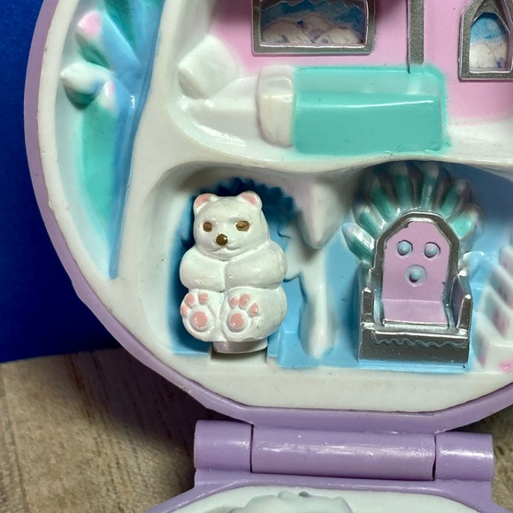 Vintage 1992 | Polly Pocket | Jeweled Iceland Princess Polly's Ice Kingd… - Picture 4 of 9